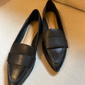 Black women's flats